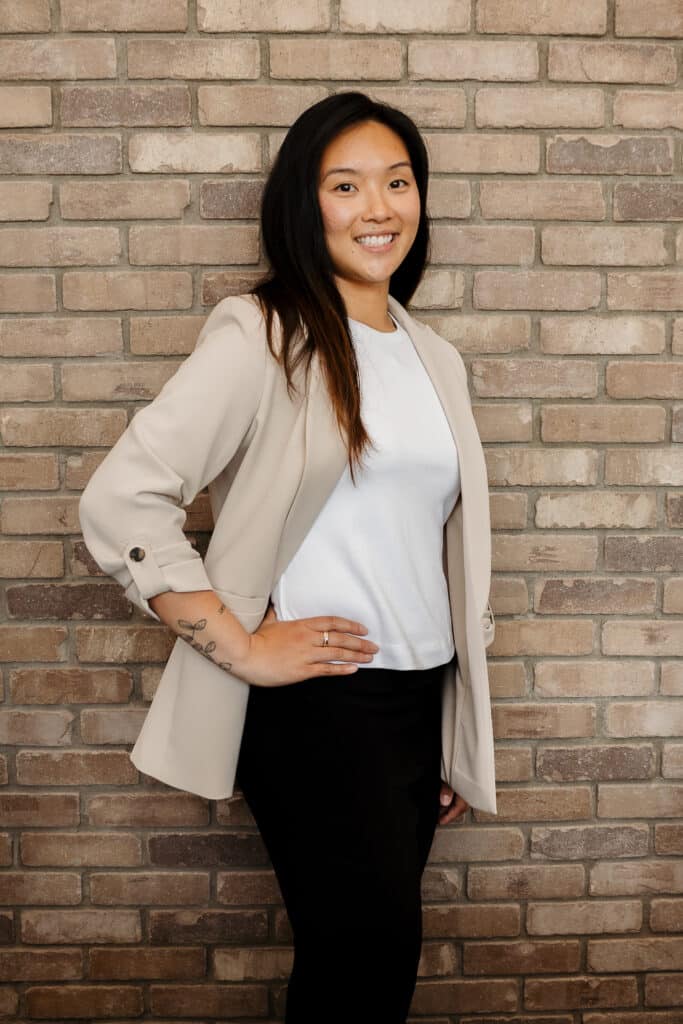 Trang 2 Cristina Perreaux (1)